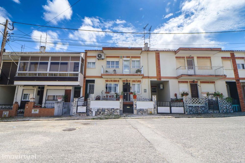 Apartamento T3 com garagem no Alto do Moinho,  em Corroios