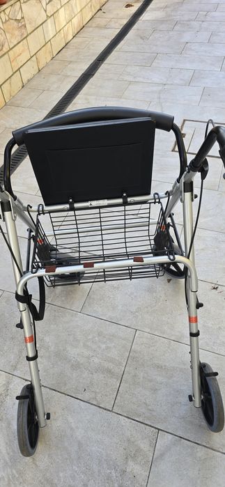 Andarilho usado  com banco e travão