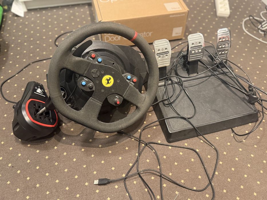 Thrustmaster t300 alcantara edition + shifter