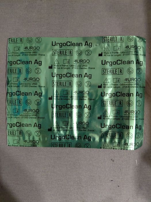 Opatrunek UrgoClean Ag 10cm x 10cm 4szt.
