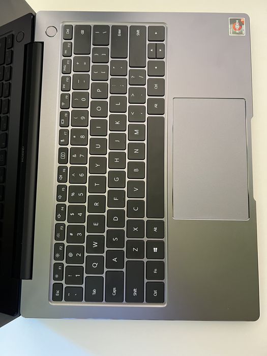 Laptop Huawei jak nowy