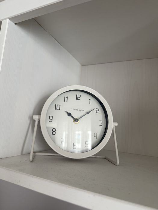 Zegar analogowy homla biały stojący