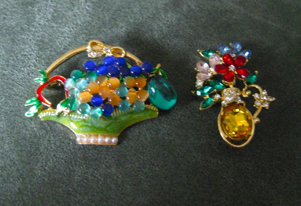 Alfinete / Broche / Pregadeira Cesto de Frutas NOVO