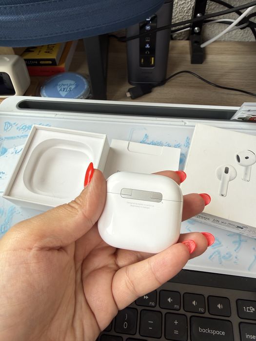 Apple AirPods 4 com ANC - Como Novos - Caixa Original (falta cabo usbc)