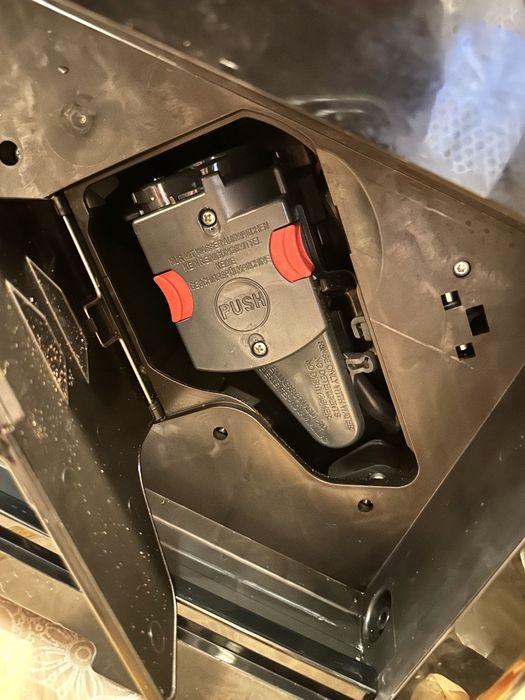 Кавомашина Delonghi ECAM 610.75 MB