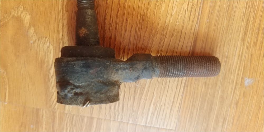 Наконечник рульової рейки Мітсубісі Паджеро 89