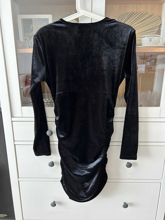 Welurowa sukienka mała czarna aksamitna elegancka mini klasyczna