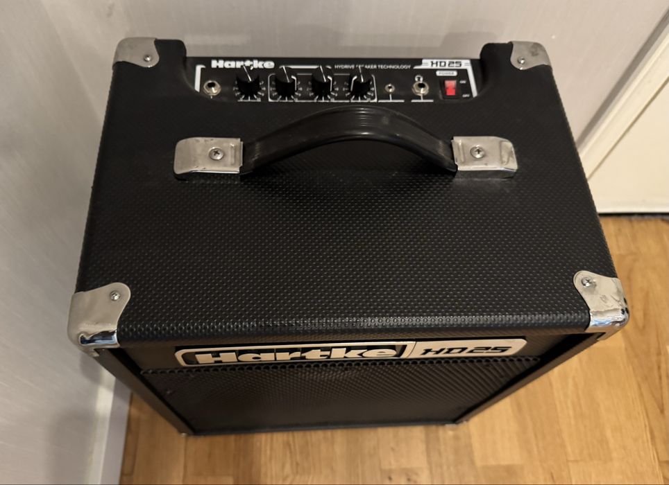 Hartke hd25 bass amp