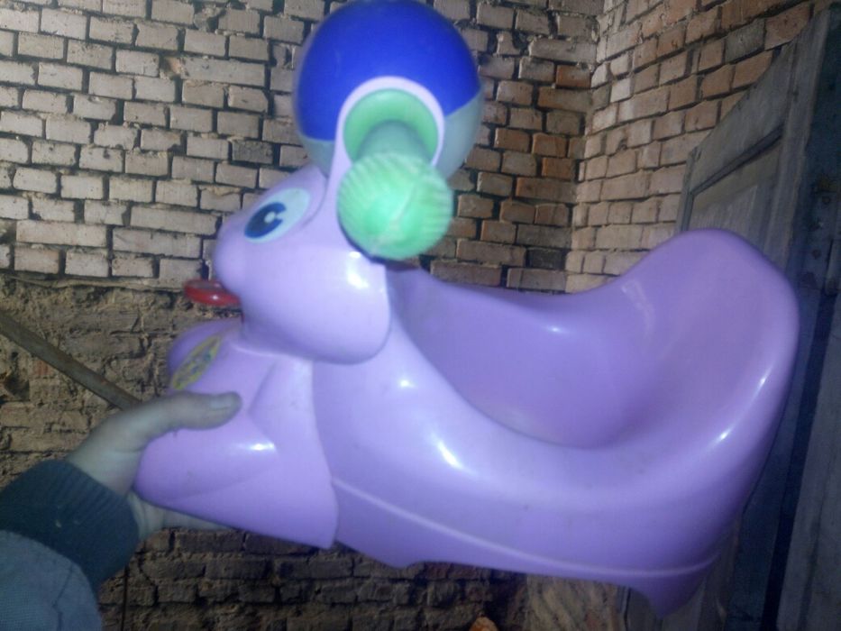 Детский горшок с ручками и мордочкой собачки.