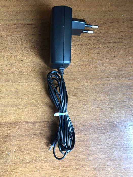 Блок питания адаптер модель OTQ 305E 5,6V 2A