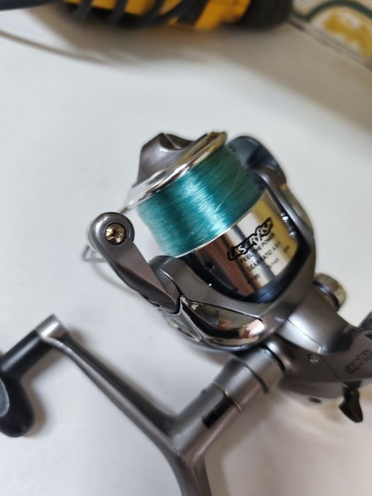 Varios carretos para pesca