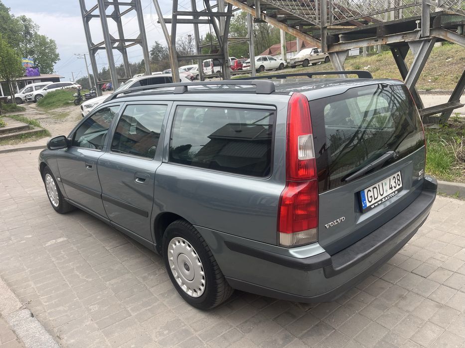 Volvo V70 2.4 Дизель Механіка Гарний стан авто !