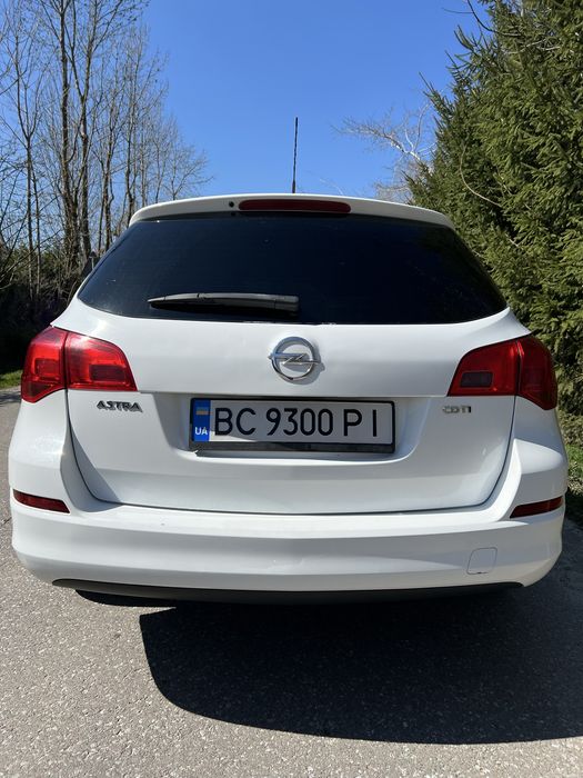 Продам Opel astra J