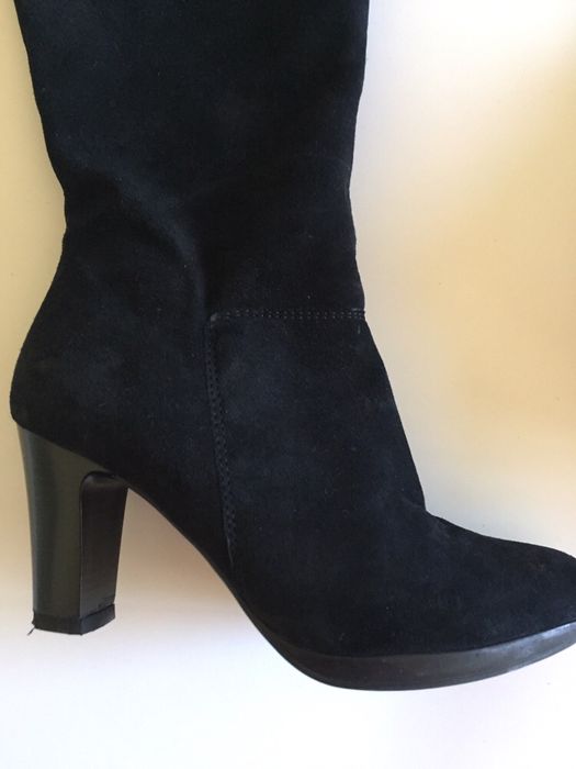 Botas de cano alto em nobuk/camurça