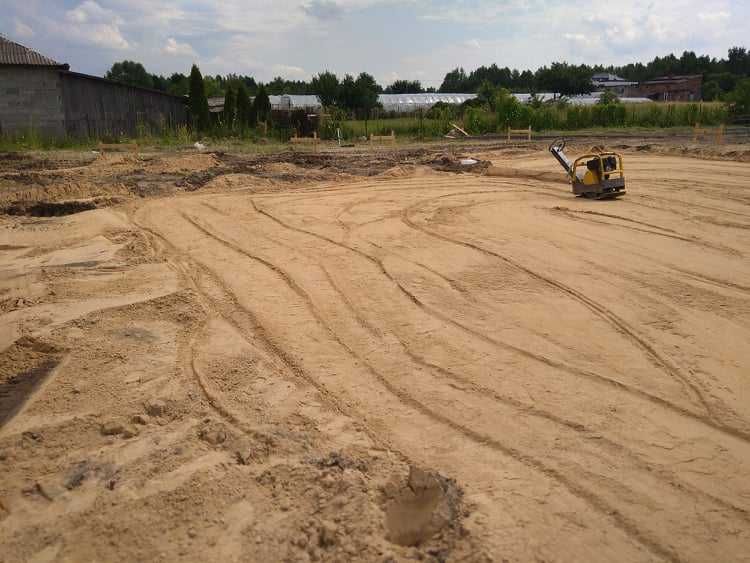 Piach żółty zasypowy + koparka