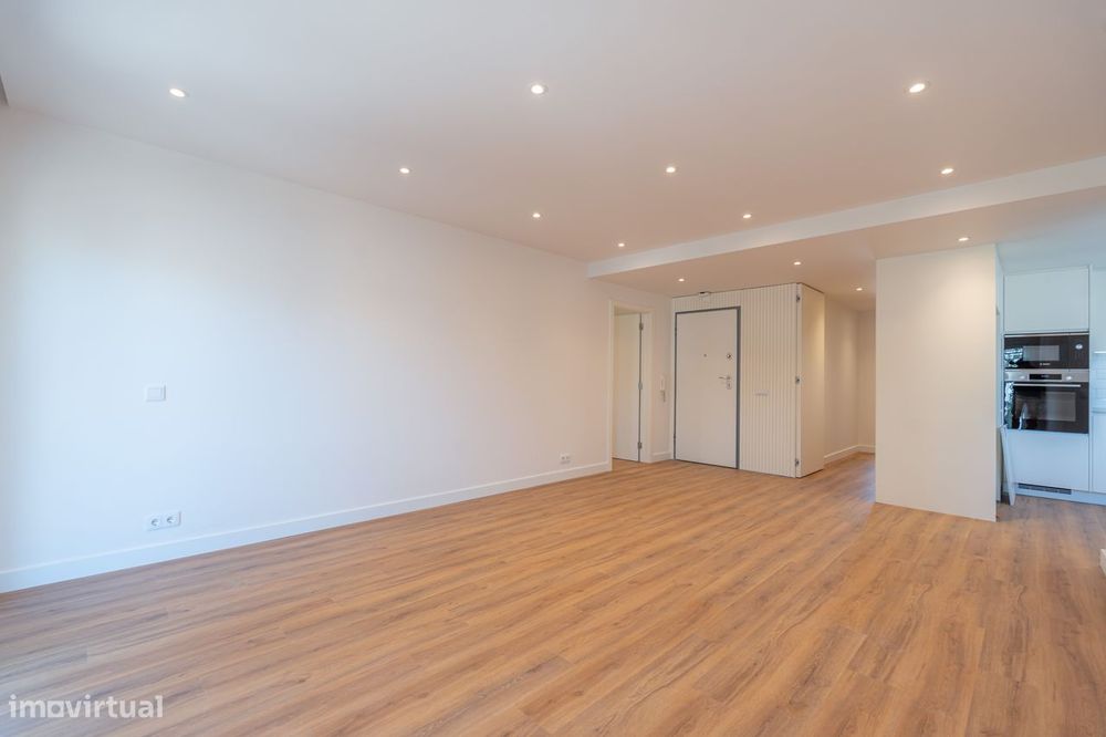 Apartamento T3 totalmente remodelado em Coimbra (Coimbra Shopping)