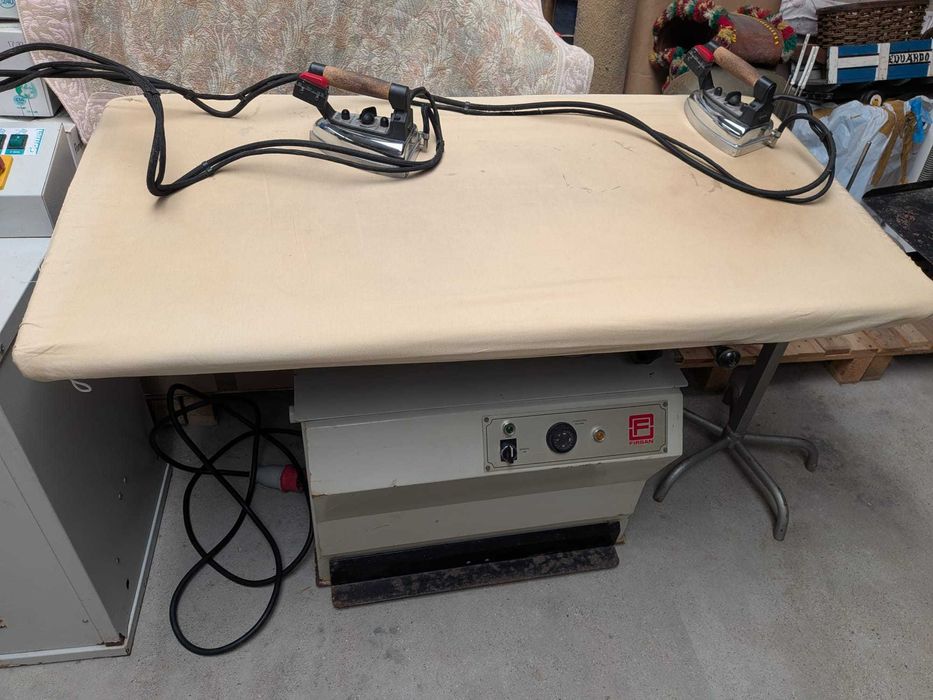 Mesa e caldeira de engomar industrial (Comel)