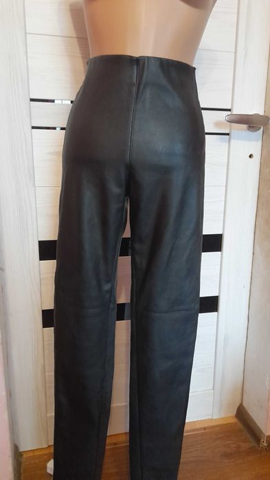 стильні штани з екошкіри Divided