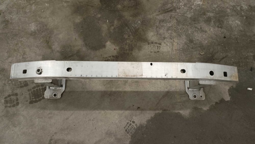 Alfa Romeo Stelvio belka zderzaka przód EUROPA