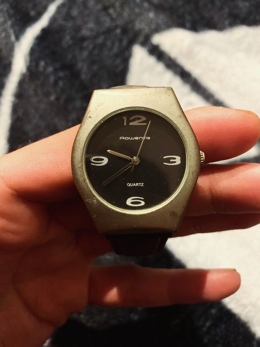 Zestaw 12 zegarków na rękę oraz dwie