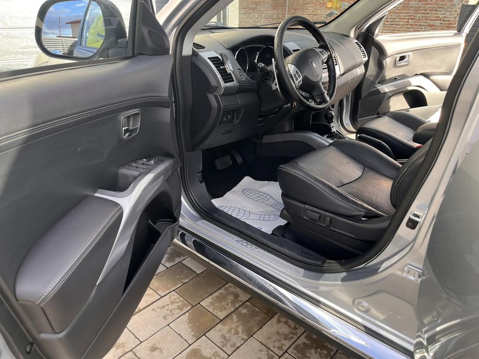 Peugeot 4007 2010 року