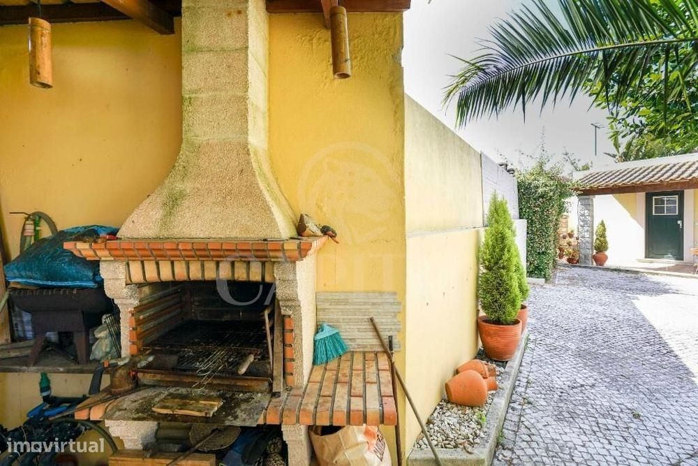 Moradia T5 com piscina, anexo e amplos espaços exteriores | Samora Cor