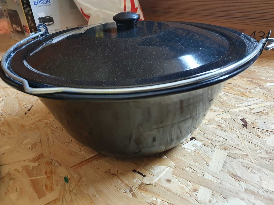 Garnek nad ognisko grill