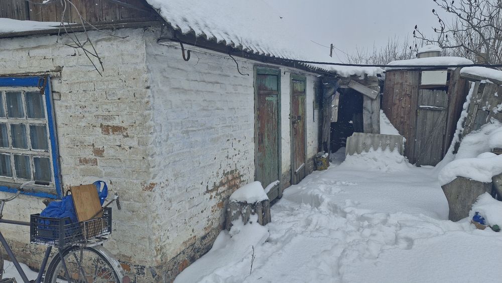 Тільки продаж. Половина будинку з власним подвір'ям. Власник