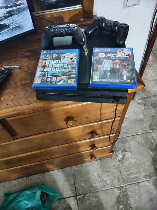 Ps4 pro e dois jogos