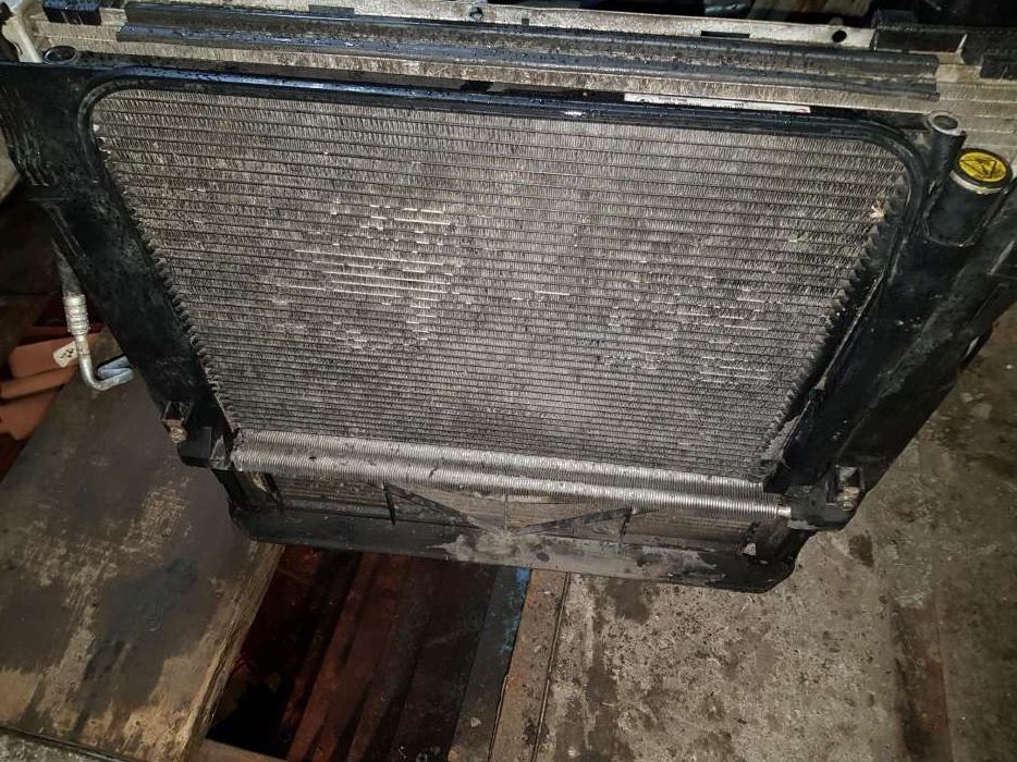 Радіатор БМВ Е53 Е60 Е61 Е65 Е70 Е90 Е92 Ф01 Ф02 Ф10 Ф30