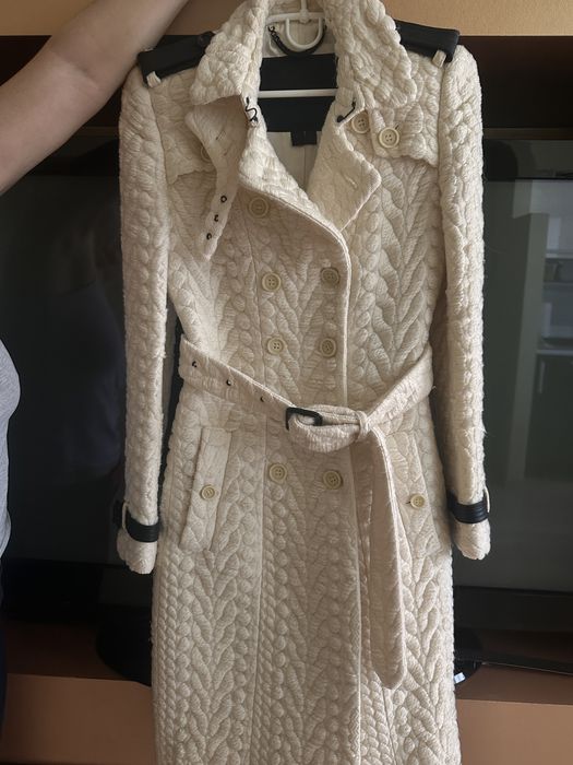 Пальто демисизонное. Бежевого цвета .