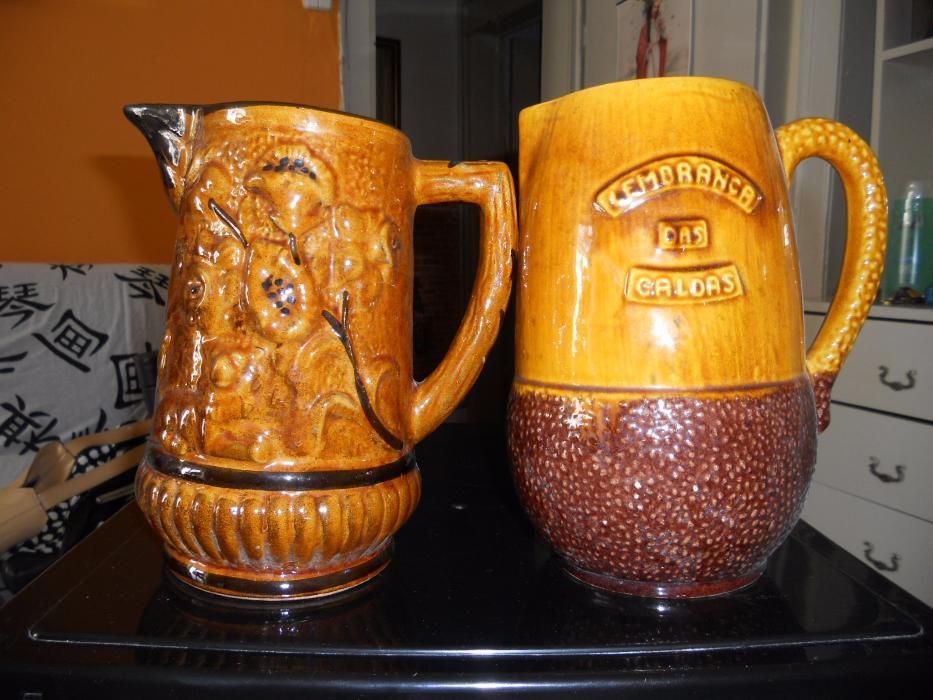 Clay Jars of Various Sizes442325468489328641