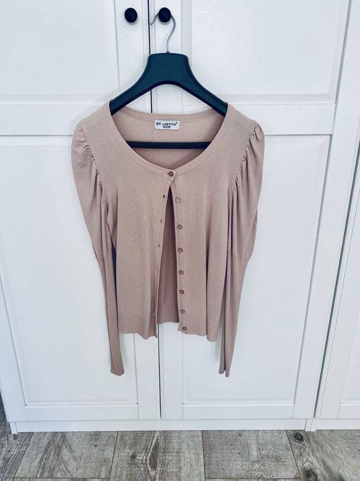 Romantyczny sweterek pudrowy róż