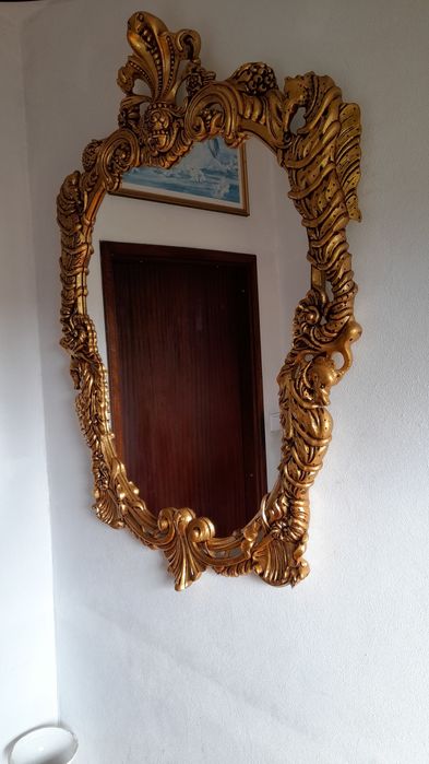 Moldura em madeira de sicomoro.