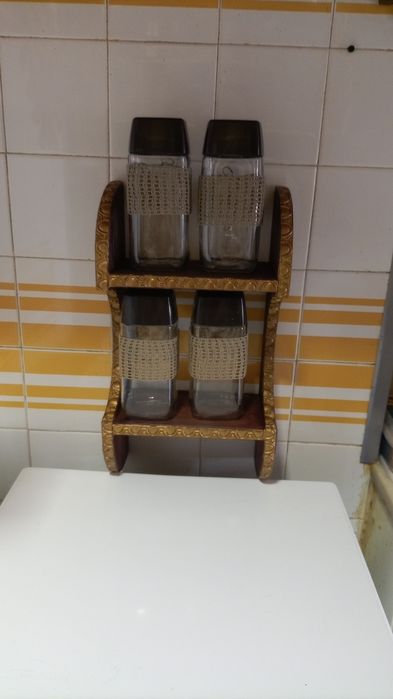 Estante pequena decorada , com ou sem  frascos