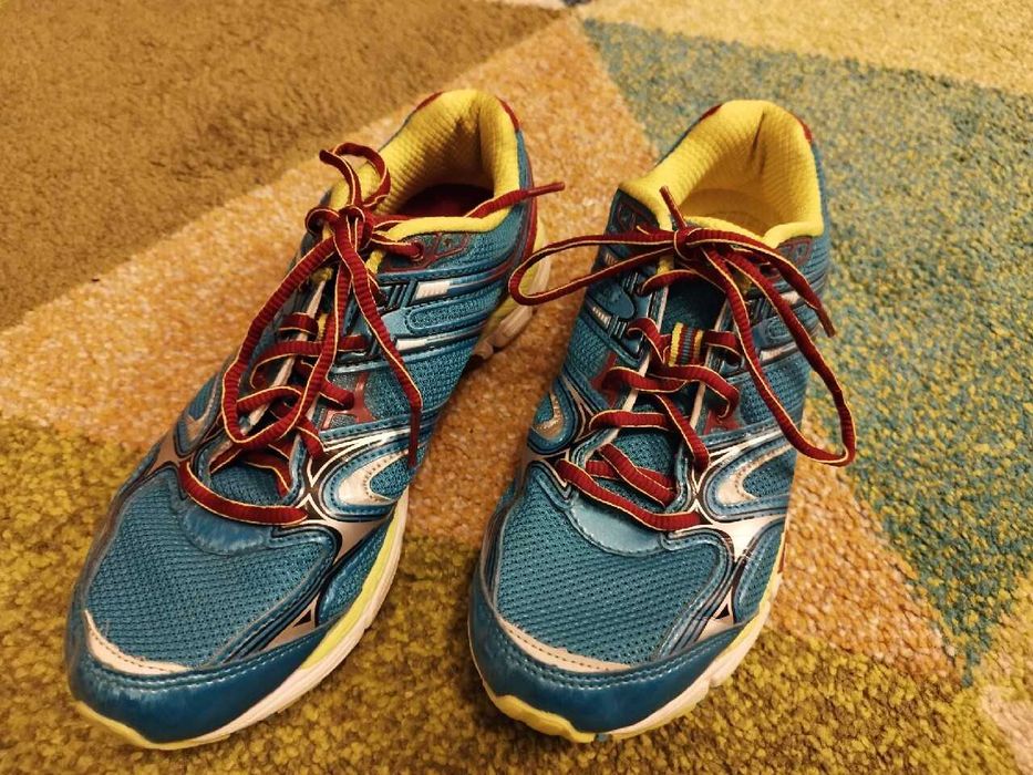 Buty sportowe damskie rozm. 39