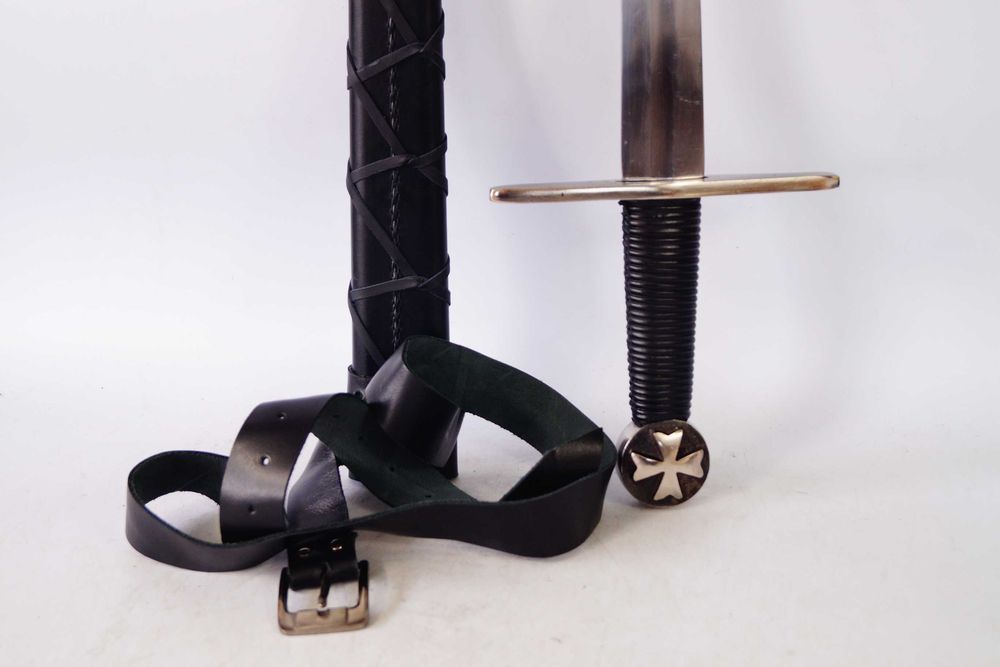 Miecz krzyżacki szabla z pasem skórzanym skóra piękny