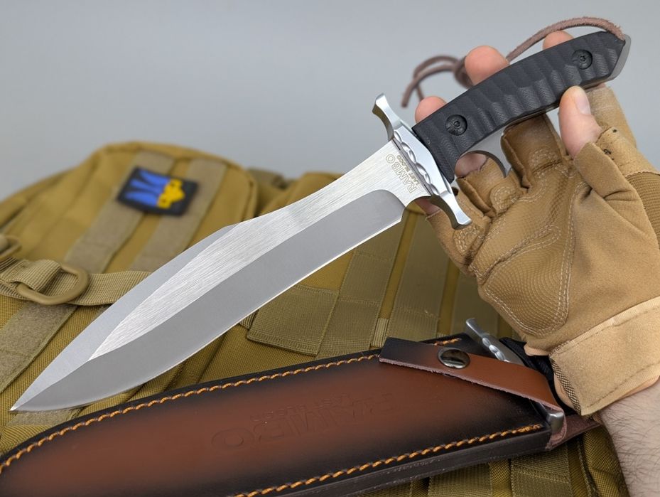 Великий тактичний ніж. Нож с кожаным чехлом.