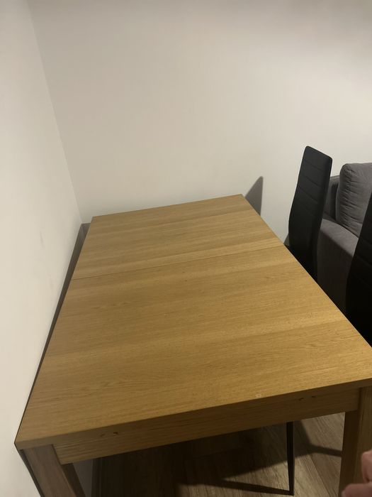 Stół z krzesłami na sprzedaż