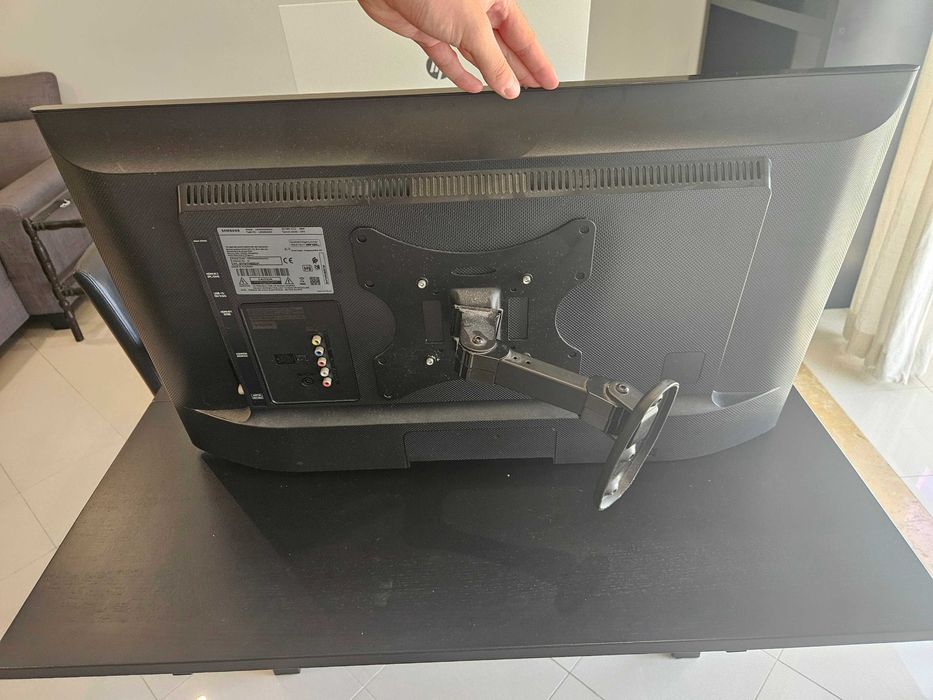 TV SAMSUNG 32 Polegadas + suporte parede