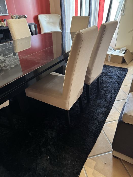 Mesa de sala com 6 cadeiras