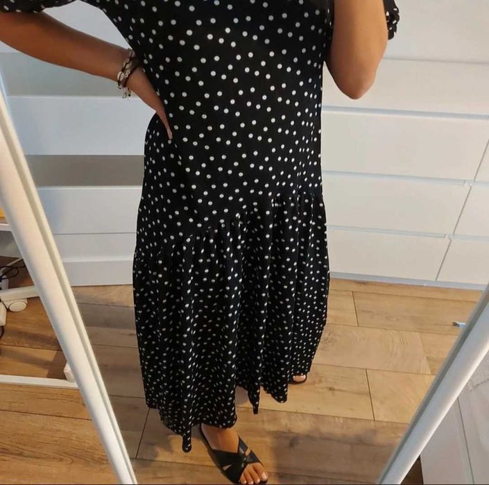 Zara czarna sukienka w kropki grochy midi falbanki