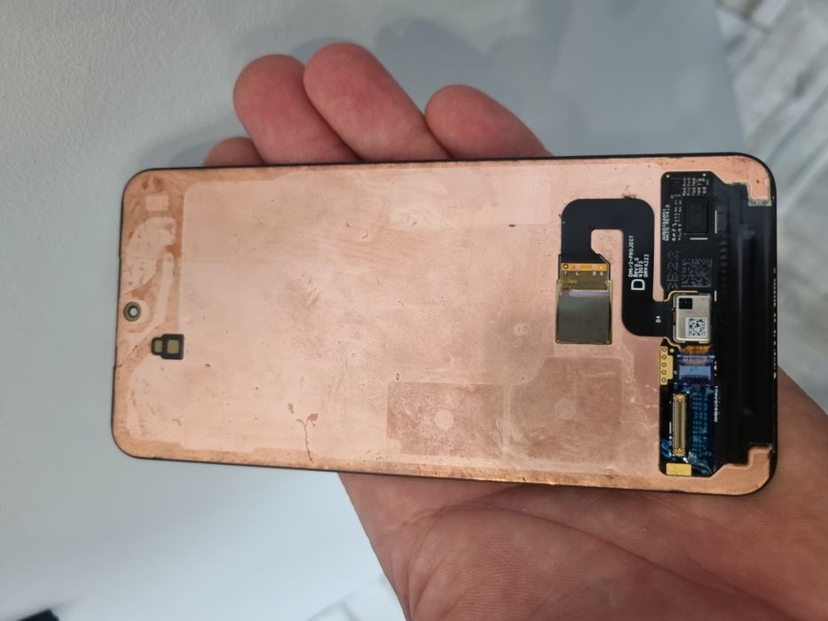 Wyświetlacz Samsung S23 oryginał demontaż.