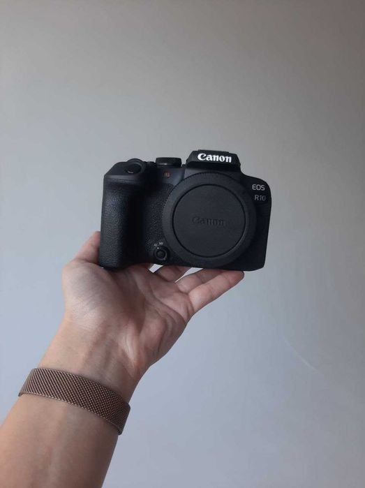 Фотоапарат Canon EOS R10 body та Об'єктив Canon RF 50 mm f/1.8 STM