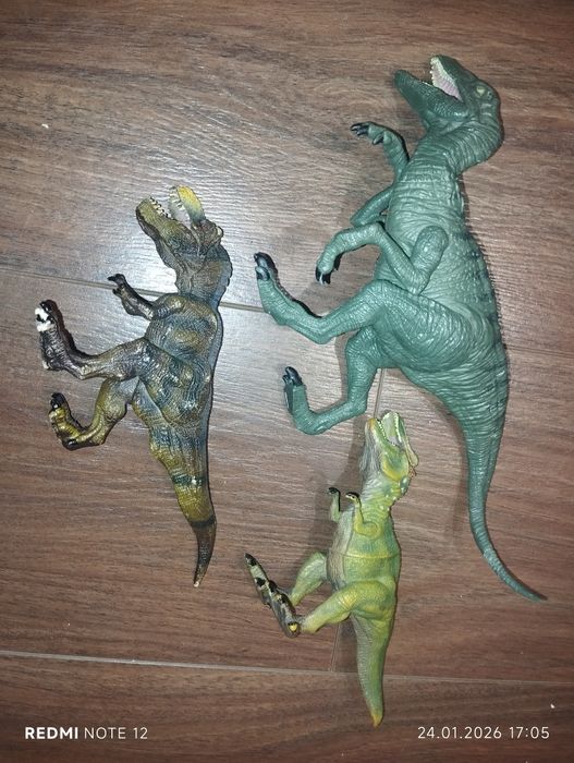 Фігурки динозаврів