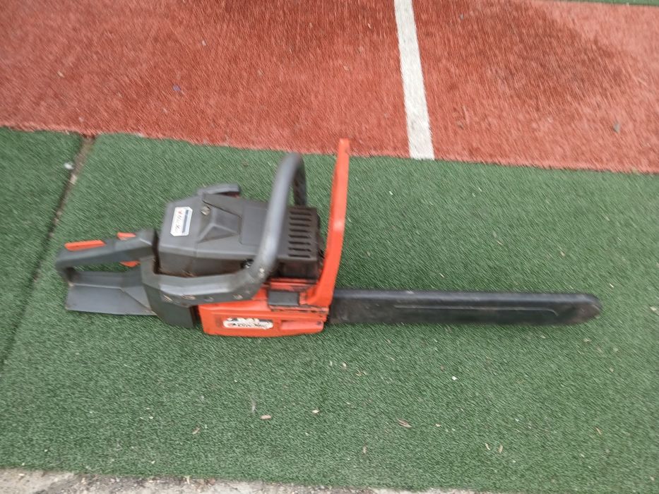 Sprzedam piłę spalinową.