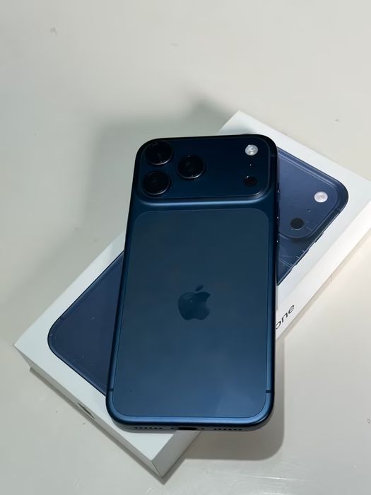 iPhone 17 Pro Max 512GB Blue - stan idealny jak nowy