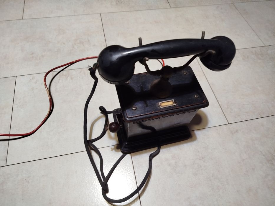 Zabytkowy telefon