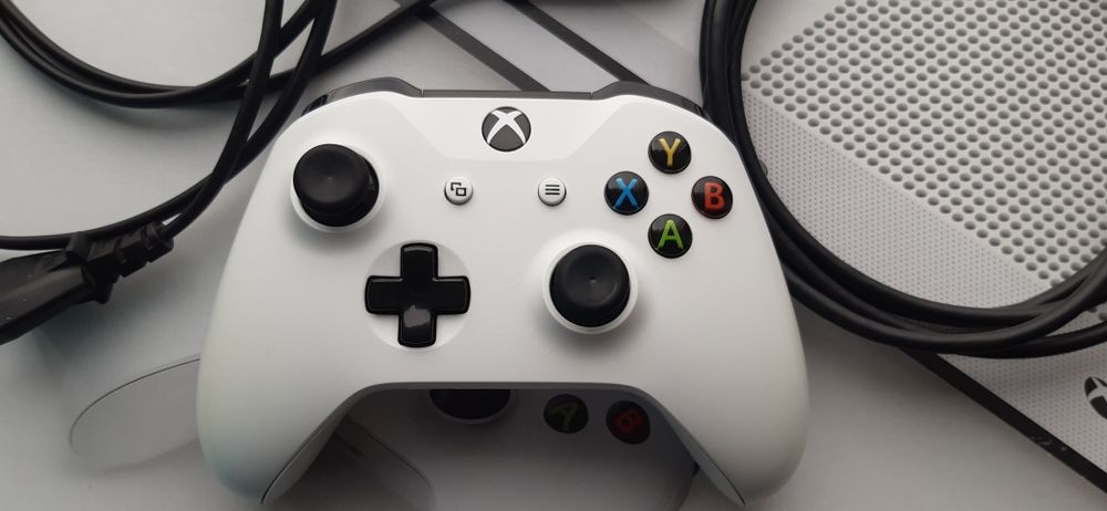 Игровая консоль Xbox one s 1 tb с дисководом