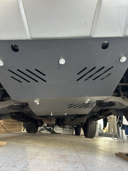 Material Land Cruiser  proteção inferior Hilux